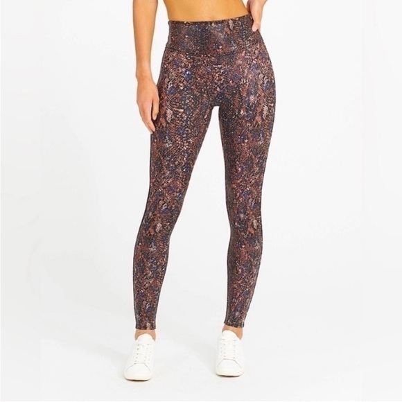 Spanx Faux Leather Snake Shine Legging Size Medium - Picture 1 of 13